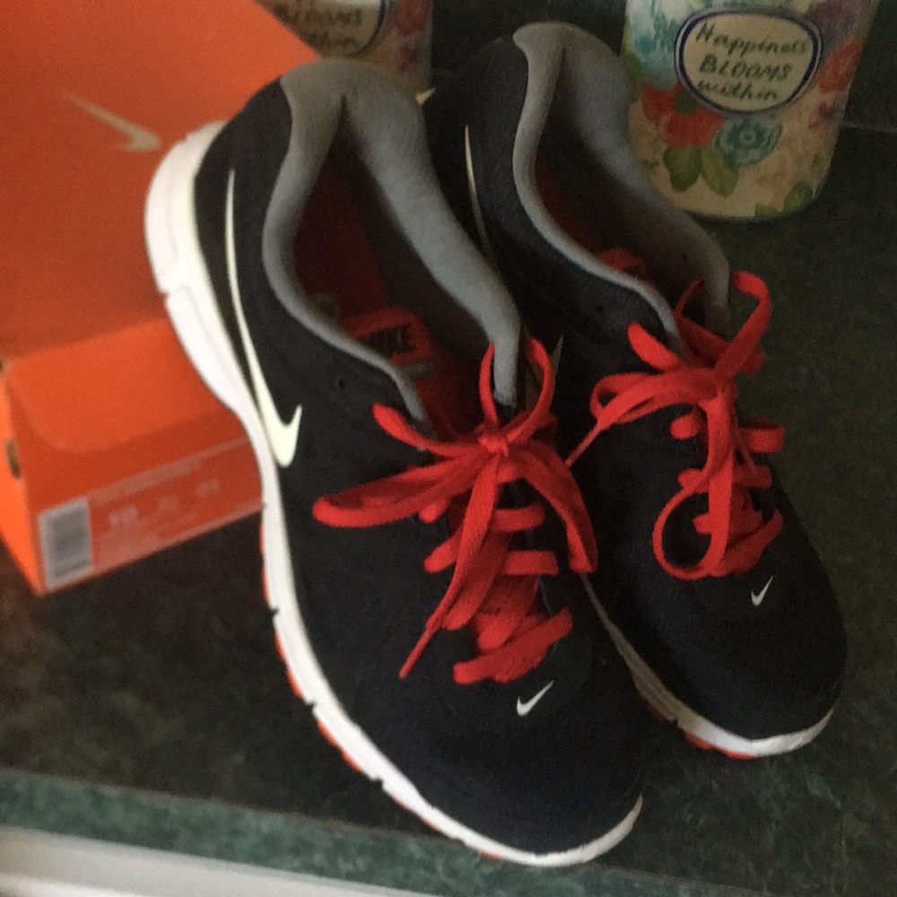 Men’s Nike size 10!!